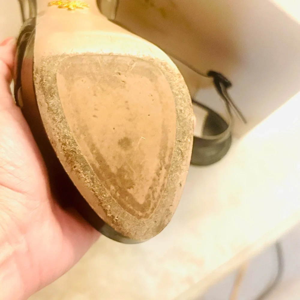 Prada  ⭐️Black Strappy Patent leather Heels 7.5 - Picture 8 of 16